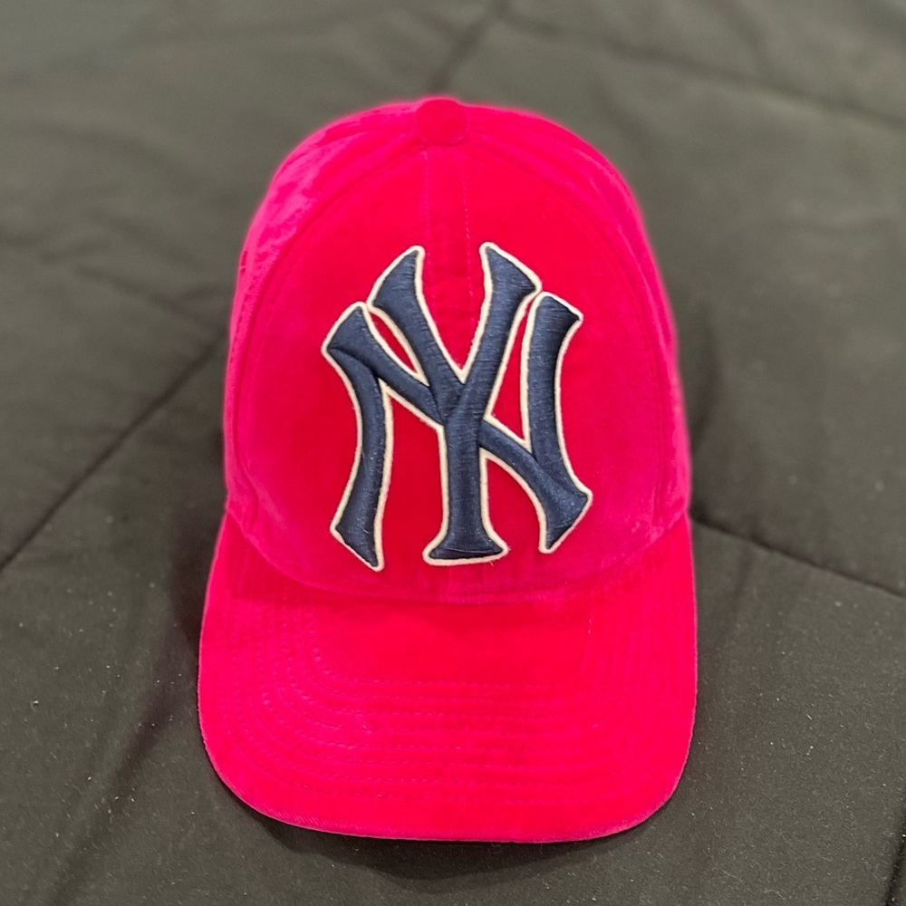 Gucci Hot Pink Velvet Hat (Authentic)